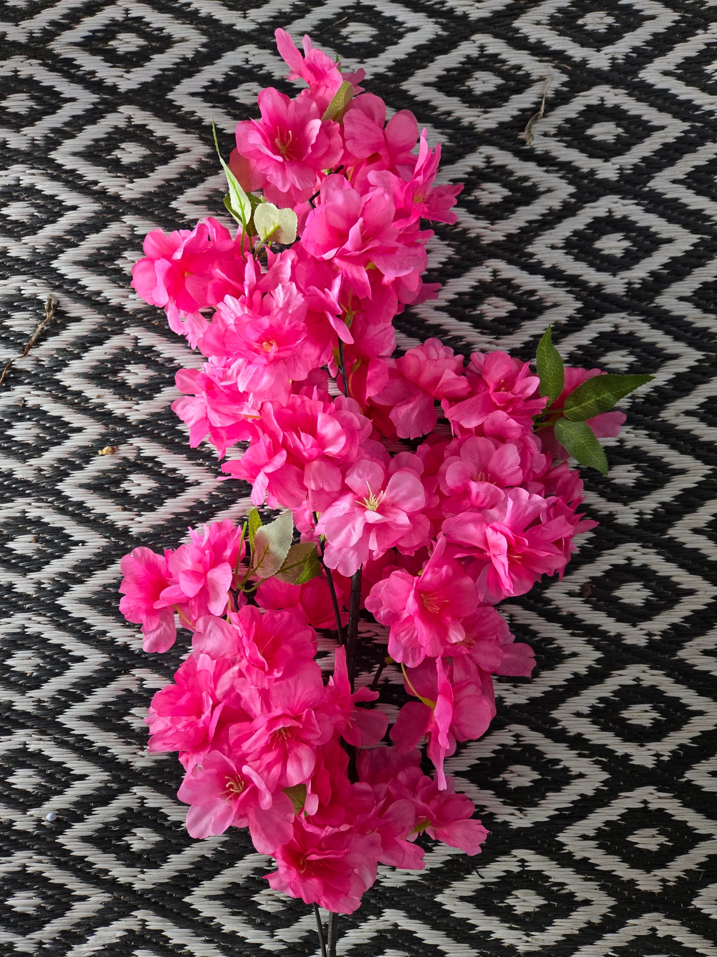 Boeket Ibiza met 5 of 10 Japanse kers kunstbloemen - hardroze