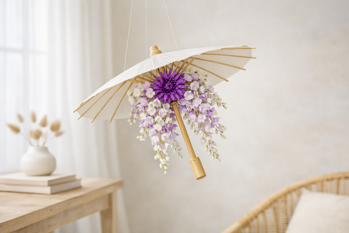 Witte Papieren Parasol met Zijden Bloemen – Elegant Handgemaakt Decorstuk