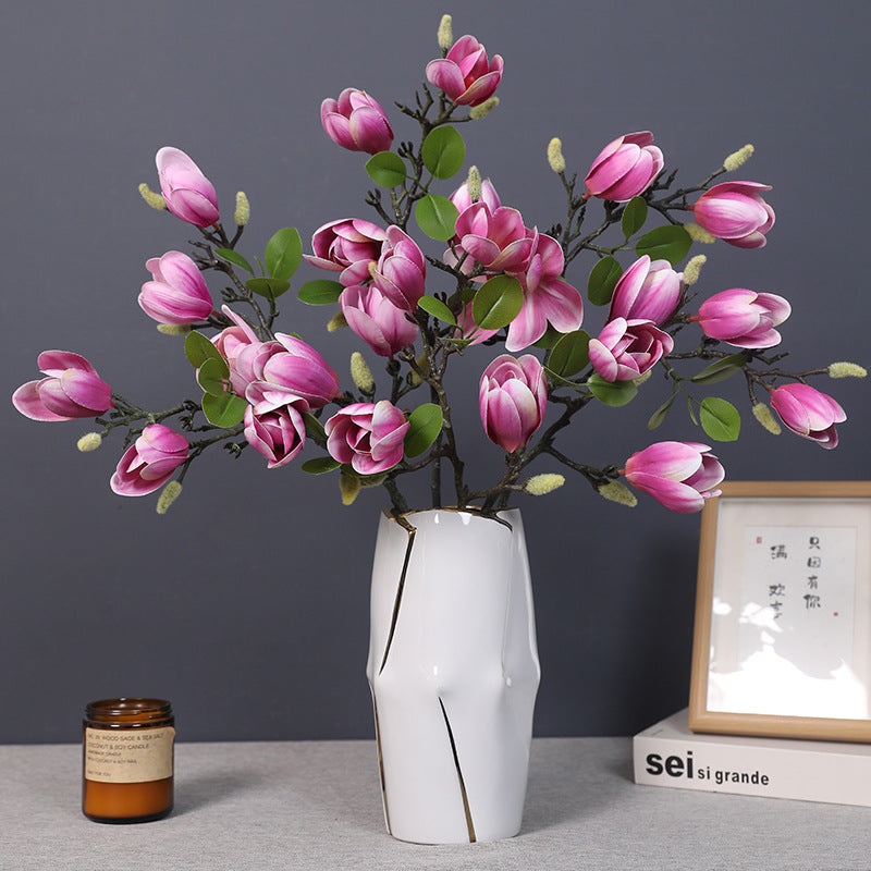 Boeket Corfu met donkerroze zijden magnoliatakken